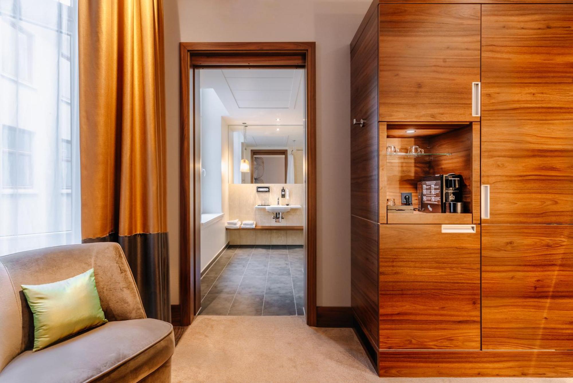 Reichshof 4* Hamburg-Harburg